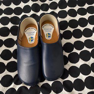 NWOT: Size EU 38 Navy Blue Leather Clogs Closed Back (with closed heel)
